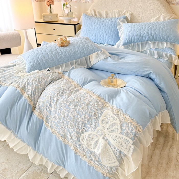 91家纺网 家纺一手货源 找家纺 苏米娜2025韩版法式公主风水洗棉立体花绣花床盖款四件套针织双层纱纯棉麻甜美公主少女心蕾丝花边夹棉床裙款床盖四件套 法派甜心--婴儿蓝