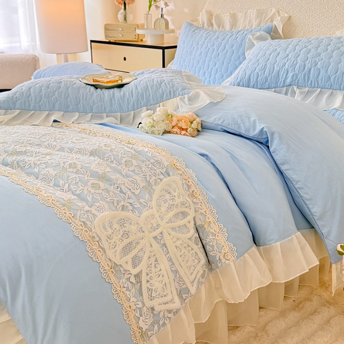 91家纺网 家纺一手货源 找家纺 苏米娜2025韩版法式公主风水洗棉立体花绣花床盖款四件套针织双层纱纯棉麻甜美公主少女心蕾丝花边夹棉床裙款床盖四件套 法派甜心--婴儿蓝