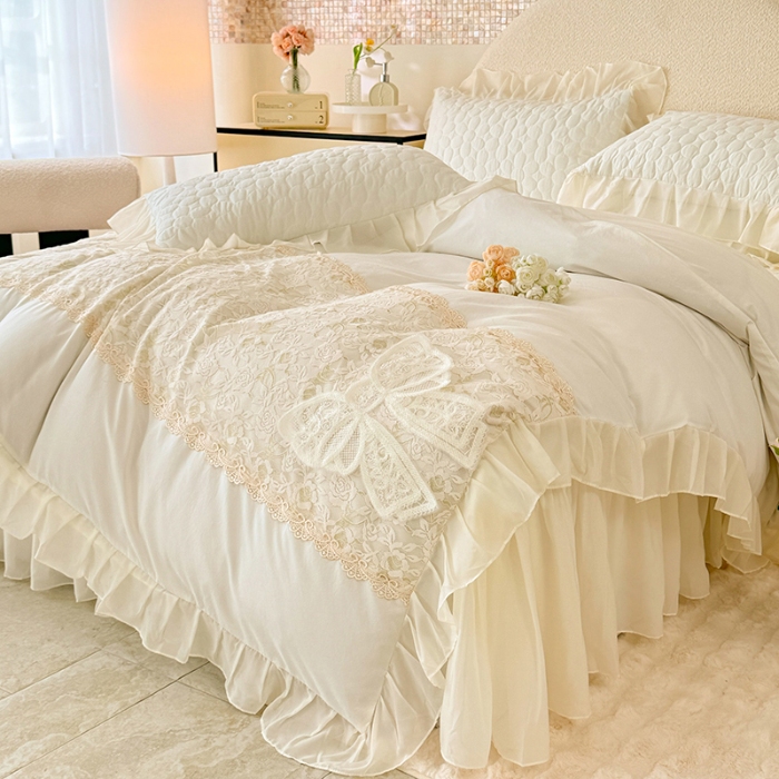 91家纺网 家纺一手货源 找家纺 苏米娜2025韩版法式公主风水洗棉立体花绣花床盖款四件套针织双层纱纯棉麻甜美公主少女心蕾丝花边夹棉床裙款床盖四件套 法派甜心--奶昔白 