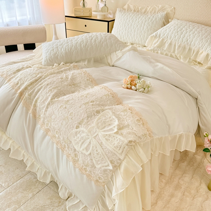 91家纺网 家纺一手货源 找家纺 苏米娜2025韩版法式公主风水洗棉立体花绣花床盖款四件套针织双层纱纯棉麻甜美公主少女心蕾丝花边夹棉床裙款床盖四件套 法派甜心--奶昔白 