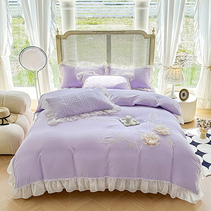 91家纺网 家纺一手货源 找家纺 苏米娜2025韩版法式公主风水洗棉立体花绣花床盖款四件套针织双层纱纯棉麻甜美公主少女心蕾丝花边夹棉床裙款床盖四件套 玛奇朵--梦幻紫