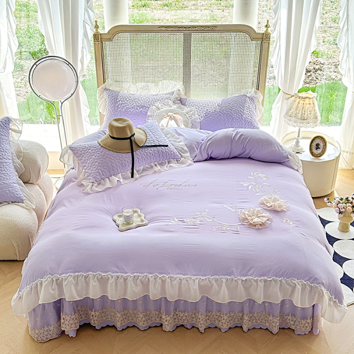 91家纺网 家纺一手货源 找家纺 苏米娜2025韩版法式公主风水洗棉立体花绣花床盖款四件套针织双层纱纯棉麻甜美公主少女心蕾丝花边夹棉床裙款床盖四件套 玛奇朵--梦幻紫