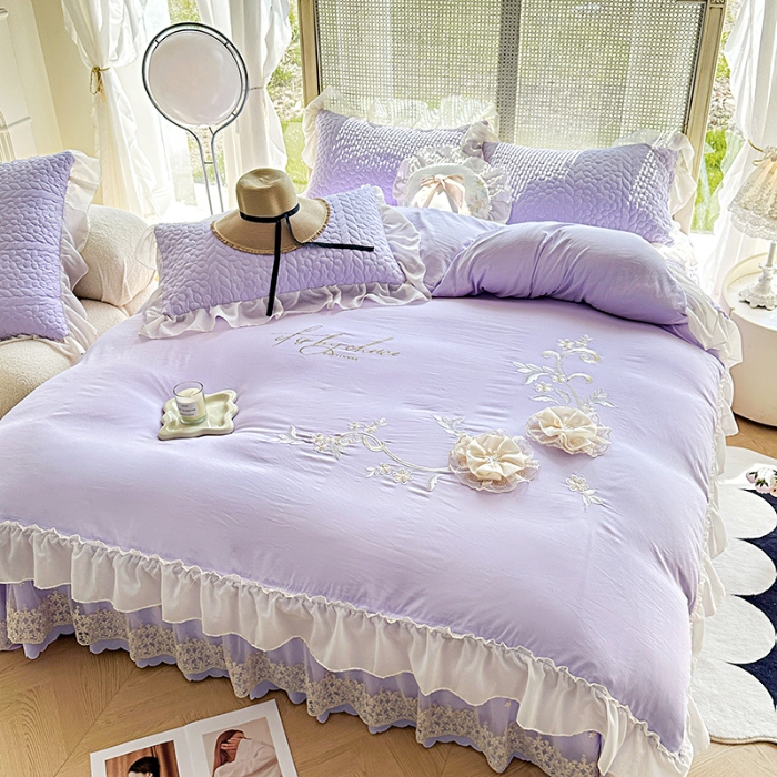 91家纺网 家纺一手货源 找家纺 苏米娜2025韩版法式公主风水洗棉立体花绣花床盖款四件套针织双层纱纯棉麻甜美公主少女心蕾丝花边夹棉床裙款床盖四件套 玛奇朵--梦幻紫