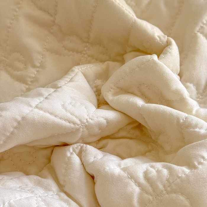 91家纺网 家纺一手货源 找家纺 苏米娜家纺2025春夏新品韩版甜美公主风超柔水洗棉床盖四件套刺绣针织棉双层纱纯棉棉麻全棉少女心夹棉床裙款夏被款床盖四件套 幻蝶-奶昔白