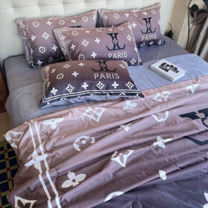 91家纺网 家纺一手货源 找家纺 棉生活 2025新款大版水洗真丝数码夏被四件套 爱在巴黎