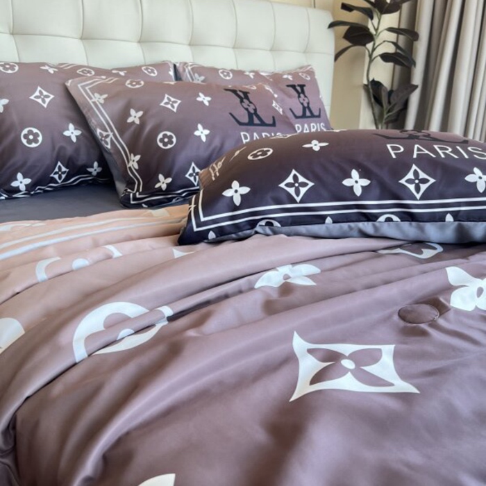 91家纺网 家纺一手货源 找家纺 棉生活 2025新款大版水洗真丝数码夏被四件套 爱在巴黎