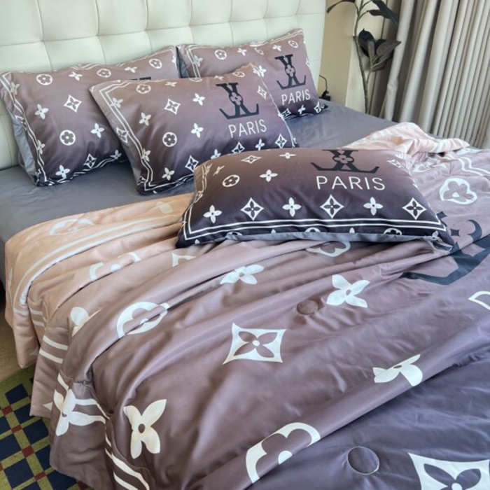 91家纺网 家纺一手货源 找家纺 棉生活 2025新款大版水洗真丝数码夏被四件套 爱在巴黎