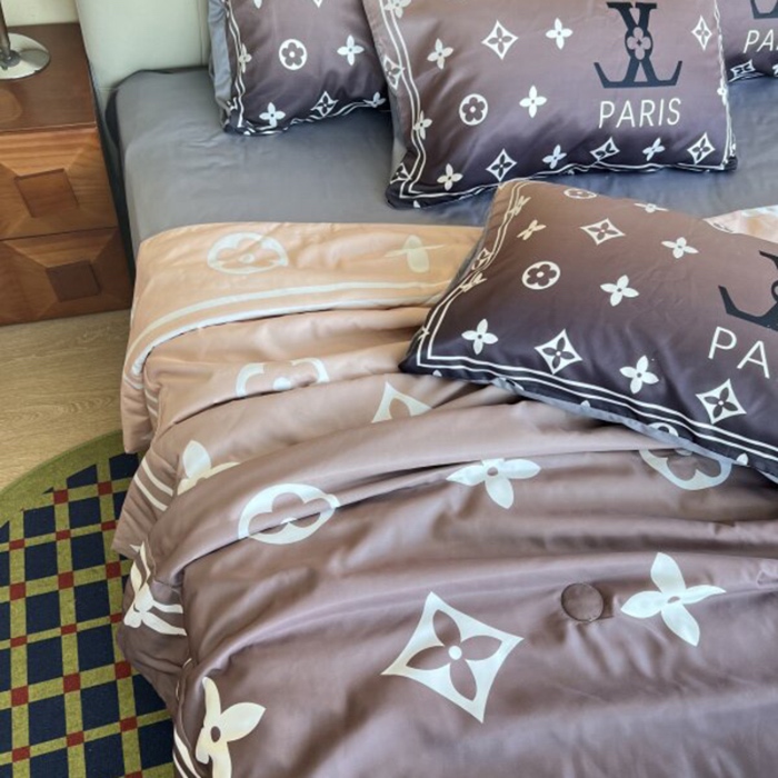 91家纺网 家纺一手货源 找家纺 棉生活 2025新款大版水洗真丝数码夏被四件套 爱在巴黎