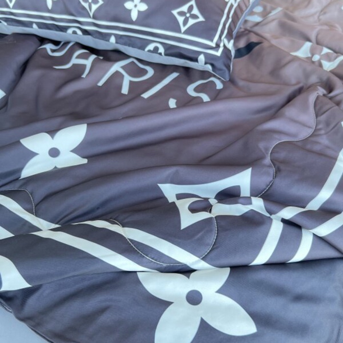 91家纺网 家纺一手货源 找家纺 棉生活 2025新款大版水洗真丝数码夏被四件套 爱在巴黎