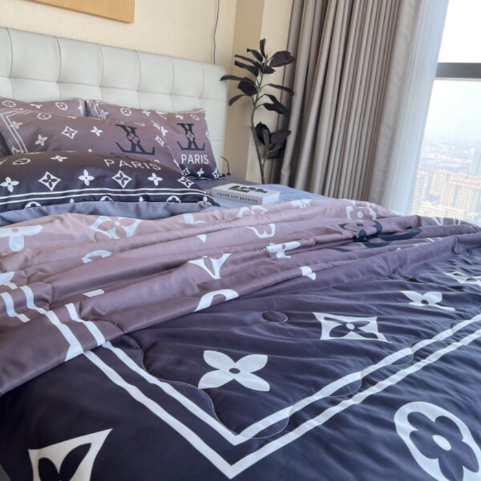 91家纺网 家纺一手货源 找家纺 棉生活 2025新款大版水洗真丝数码夏被四件套 爱在巴黎