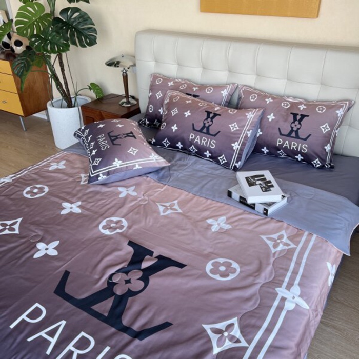 91家纺网 家纺一手货源 找家纺 棉生活 2025新款大版水洗真丝数码夏被四件套 爱在巴黎