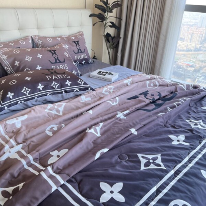 91家纺网 家纺一手货源 找家纺 棉生活 2025新款大版水洗真丝数码夏被四件套 爱在巴黎