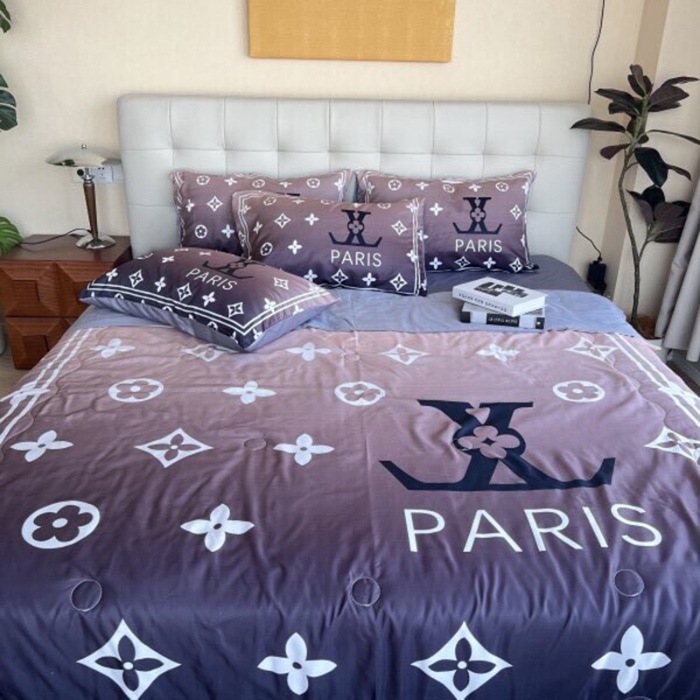 91家纺网 家纺一手货源 找家纺 棉生活 2025新款大版水洗真丝数码夏被四件套 爱在巴黎