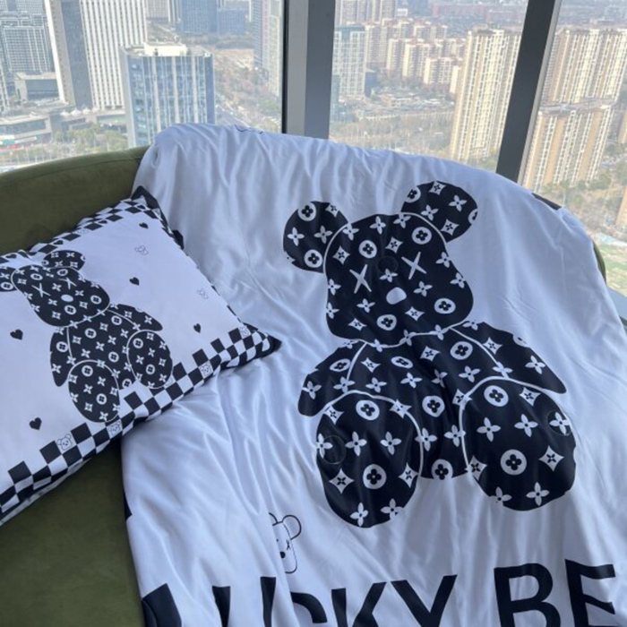 91家纺网 家纺一手货源 找家纺 棉生活 2025新款大版水洗真丝数码夏被四件套 幻想派对