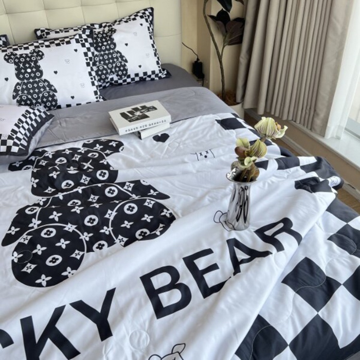 91家纺网 家纺一手货源 找家纺 棉生活 2025新款大版水洗真丝数码夏被四件套 幻想派对