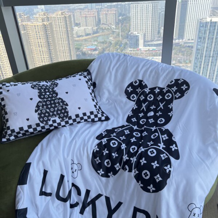 91家纺网 家纺一手货源 找家纺 棉生活 2025新款大版水洗真丝数码夏被四件套 幻想派对