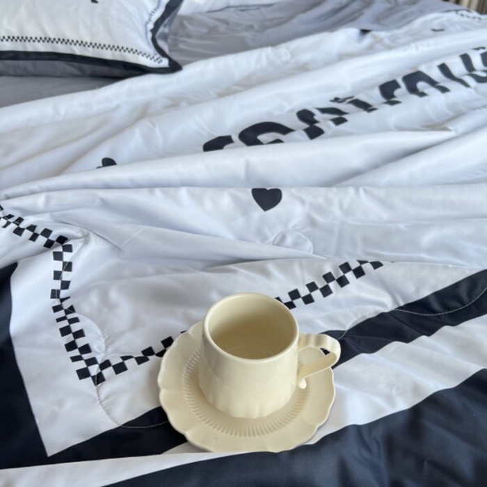 91家纺网 家纺一手货源 找家纺 棉生活 2025新款大版水洗真丝数码夏被四件套 甜美小姐