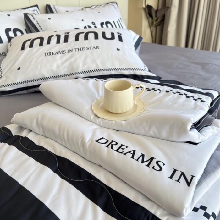 91家纺网 家纺一手货源 找家纺 棉生活 2025新款大版水洗真丝数码夏被四件套 甜美小姐