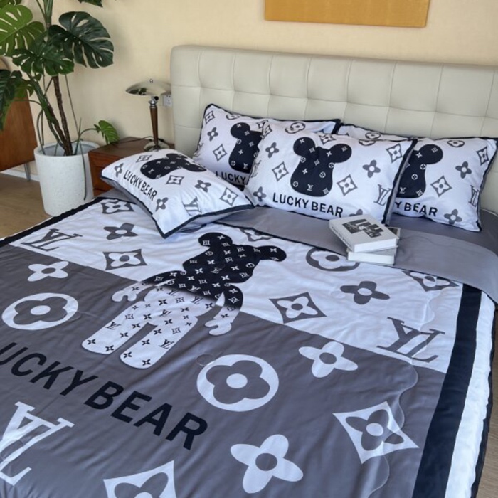 91家纺网 家纺一手货源 找家纺 棉生活 2025新款大版水洗真丝数码夏被四件套 幸运熊