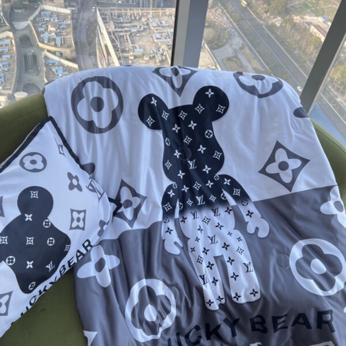 91家纺网 家纺一手货源 找家纺 棉生活 2025新款大版水洗真丝数码夏被四件套 幸运熊