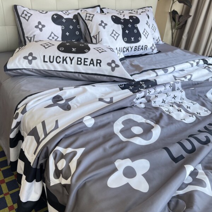 91家纺网 家纺一手货源 找家纺 棉生活 2025新款大版水洗真丝数码夏被四件套 幸运熊