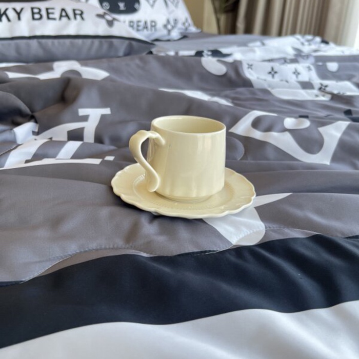 91家纺网 家纺一手货源 找家纺 棉生活 2025新款大版水洗真丝数码夏被四件套 幸运熊