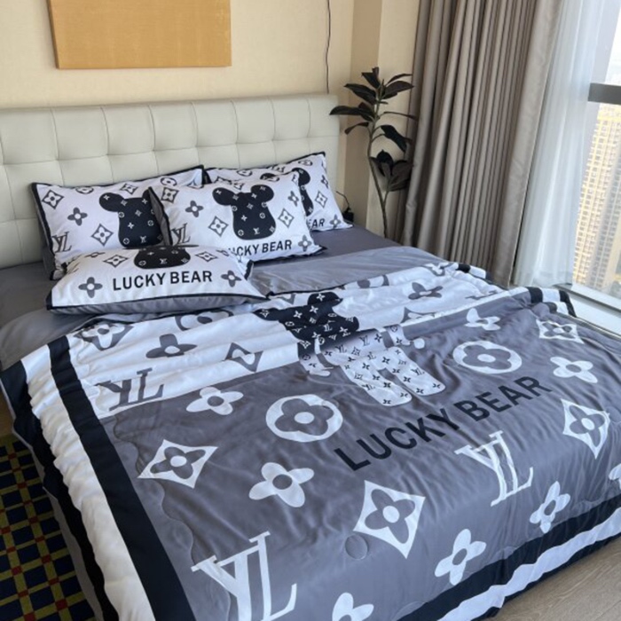 91家纺网 家纺一手货源 找家纺 棉生活 2025新款大版水洗真丝数码夏被四件套 幸运熊