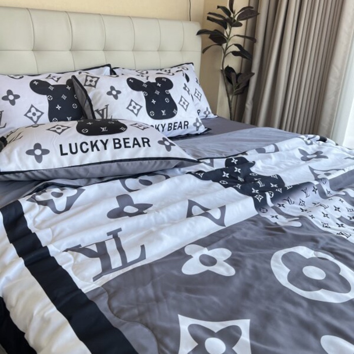 91家纺网 家纺一手货源 找家纺 棉生活 2025新款大版水洗真丝数码夏被四件套 幸运熊