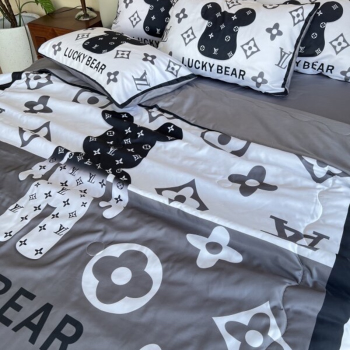 91家纺网 家纺一手货源 找家纺 棉生活 2025新款大版水洗真丝数码夏被四件套 幸运熊