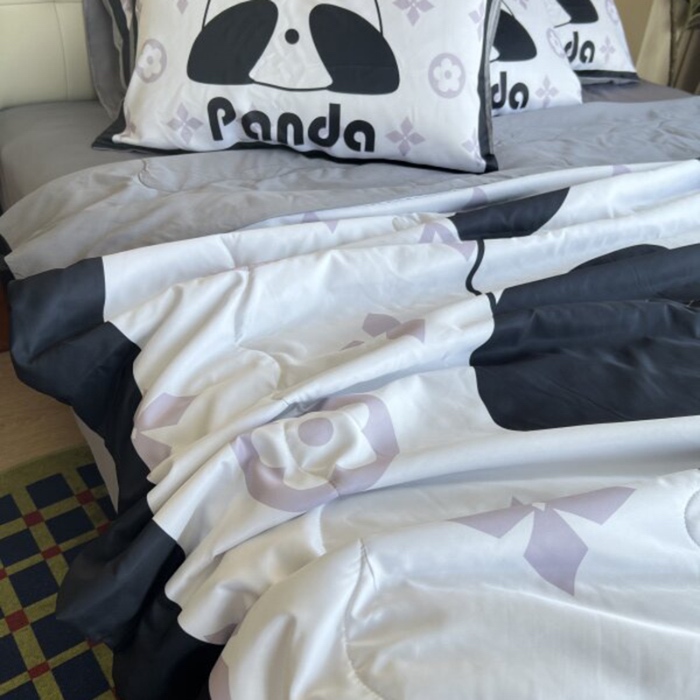 91家纺网 家纺一手货源 找家纺 棉生活 2025新款大版水洗真丝数码夏被四件套 熊猫咻咻