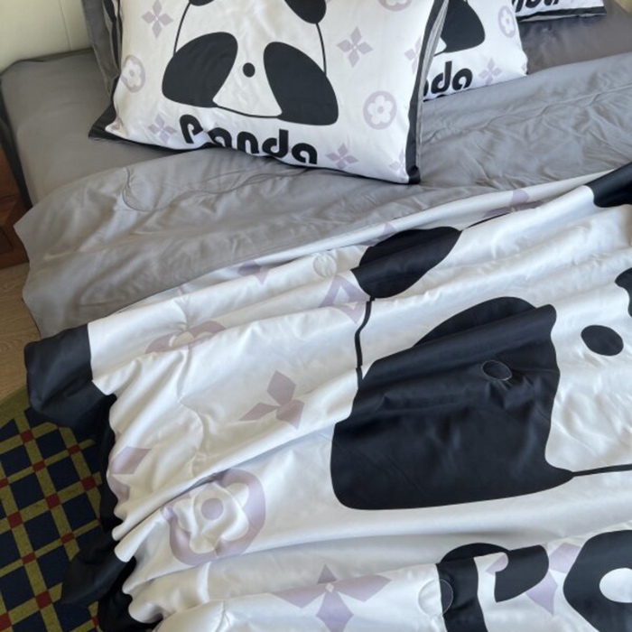 91家纺网 家纺一手货源 找家纺 棉生活 2025新款大版水洗真丝数码夏被四件套 熊猫咻咻