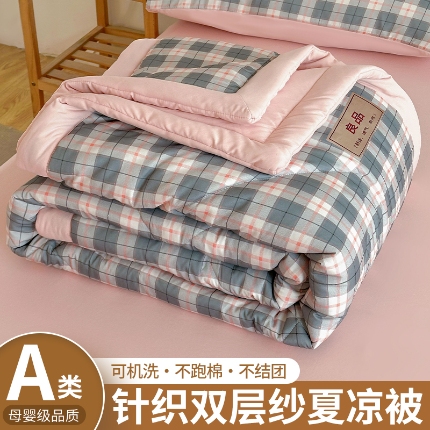 91家纺网 家纺一手货源 找家纺 悦织语 2025新款A类无印风针织双层纱夏被夏凉被空调被 青粉格