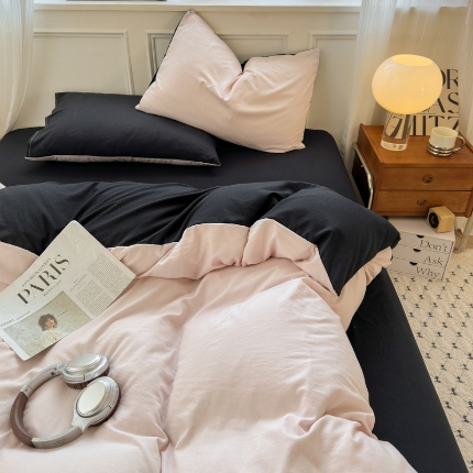 91家纺网 家纺一手货源 找家纺 冕悠家纺 2025新款A类105克超柔褶皱水洗棉拼色四件套 藕粉+高级黑