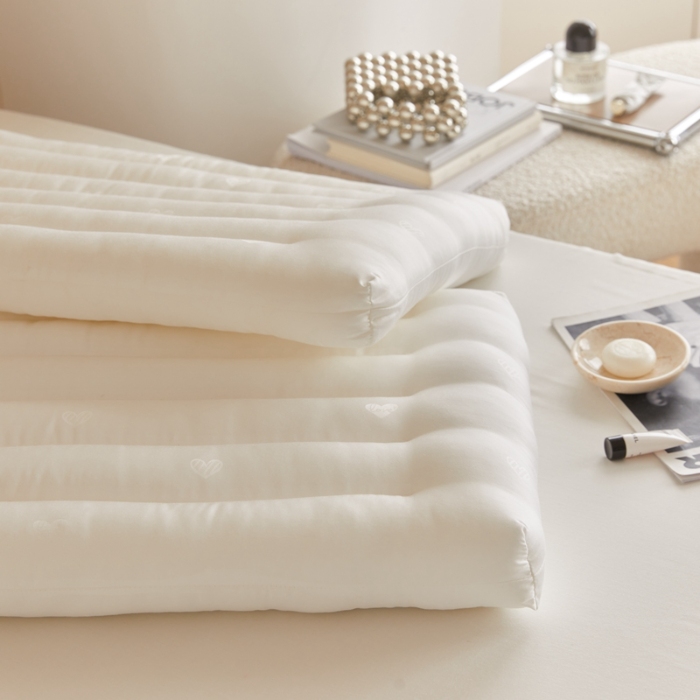 91家纺网 家纺一手货源 找家纺 (总）伟邦枕芯 2021新款80天丝爱心低枕（棚拍图）