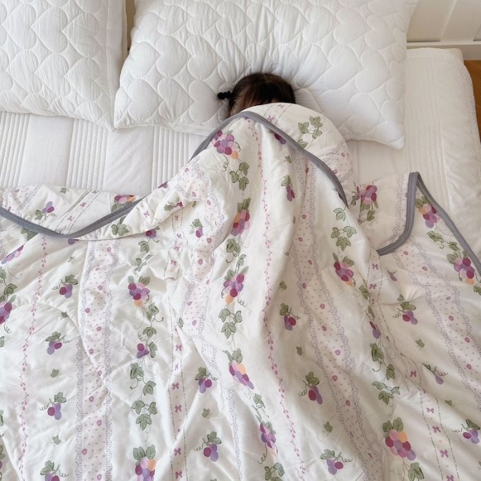 91家纺网 家纺一手货源 找家纺 兜米家居 2025夏季A类针织棉夏凉被小清新卡通双面针织棉空调被子被芯 小葡萄