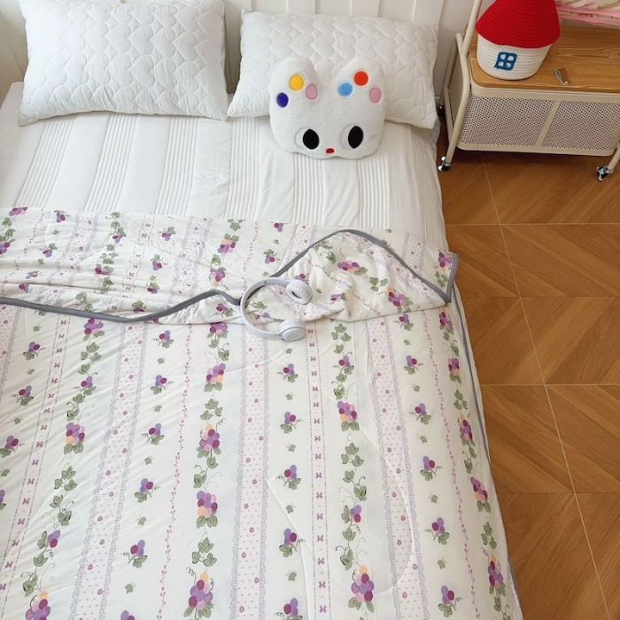 91家纺网 家纺一手货源 找家纺 兜米家居 2025夏季A类针织棉夏凉被小清新卡通双面针织棉空调被子被芯 小葡萄