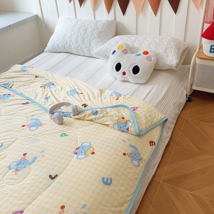 91家纺网 家纺一手货源 找家纺 兜米家居 2025夏季A类针织棉夏凉被小清新卡通双面针织棉空调被子被芯 字母小象