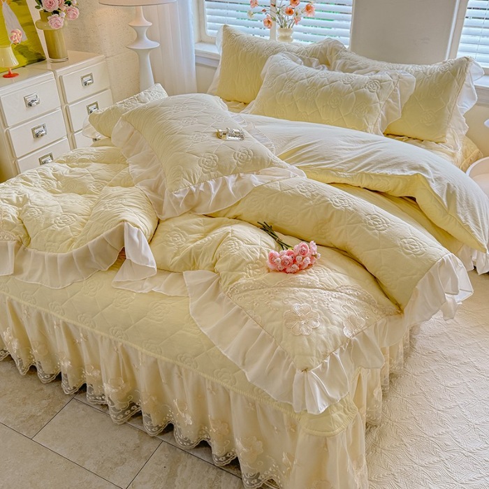 91家纺网 家纺一手货源 找家纺 苏米娜家纺2025春夏韩版法式公主风水洗棉床盖款四件套多功能被套 夏被床盖四件套多功能二合一水洗棉夹泡泡棉小竺棉棉床裙款四件套 香榭丽-嫩黄