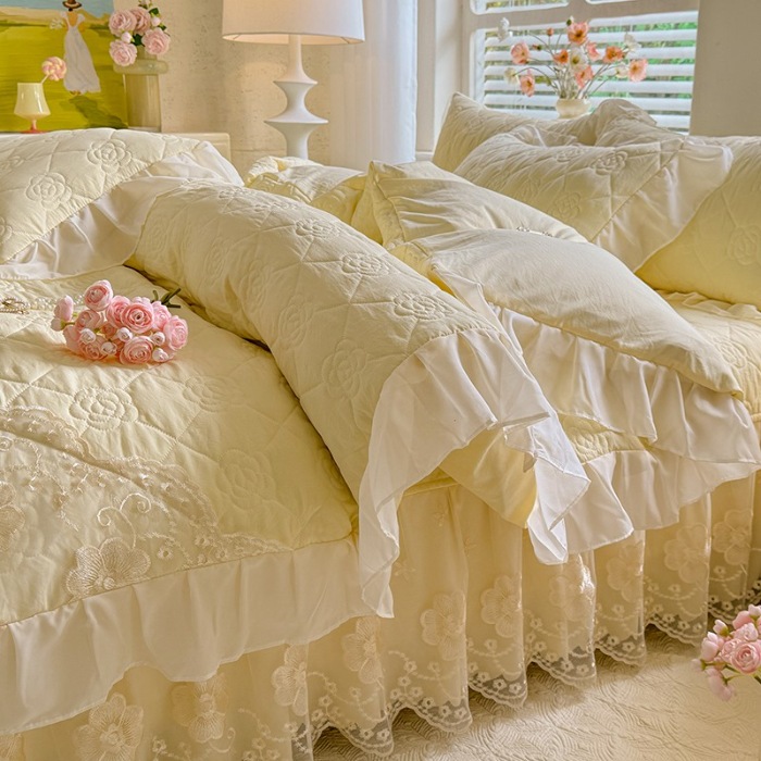 91家纺网 家纺一手货源 找家纺 苏米娜家纺2025春夏韩版法式公主风水洗棉床盖款四件套多功能被套 夏被床盖四件套多功能二合一水洗棉夹泡泡棉小竺棉棉床裙款四件套 香榭丽-嫩黄