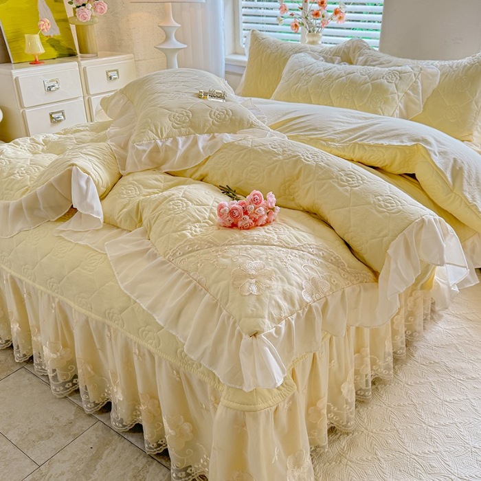 91家纺网 家纺一手货源 找家纺 苏米娜家纺2025春夏韩版法式公主风水洗棉床盖款四件套多功能被套 夏被床盖四件套多功能二合一水洗棉夹泡泡棉小竺棉棉床裙款四件套 香榭丽-嫩黄