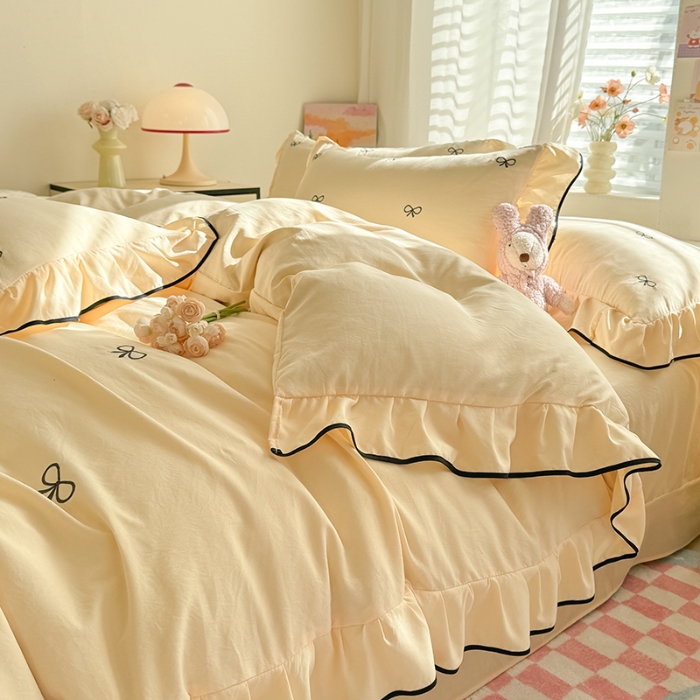 91家纺网 家纺一手货源 找家纺 苏米娜2025春夏新品韩版超柔水洗棉蝴蝶结刺绣针织棉双层纱床裙款四件套纯棉棉麻全棉小香风公主风床裙款四件套甜美少女心 蝶儿飞飞-嫩黄