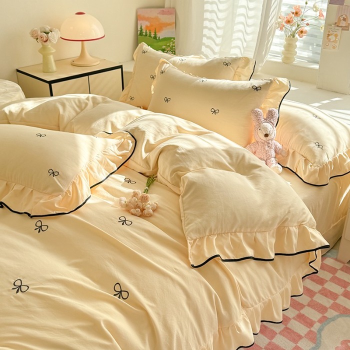 91家纺网 家纺一手货源 找家纺 苏米娜2025春夏新品韩版超柔水洗棉蝴蝶结刺绣针织棉双层纱床裙款四件套纯棉棉麻全棉小香风公主风床裙款四件套甜美少女心 蝶儿飞飞-嫩黄