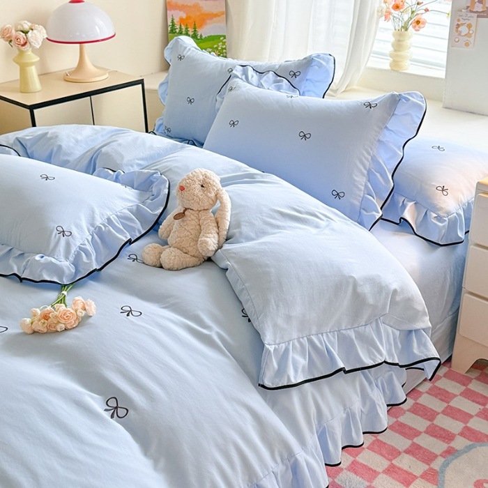 91家纺网 家纺一手货源 找家纺 苏米娜2025春夏新品韩版超柔水洗棉蝴蝶结刺绣针织棉双层纱床裙款四件套纯棉棉麻全棉小香风公主风床裙款四件套甜美少女心 蝶儿飞飞-婴儿蓝