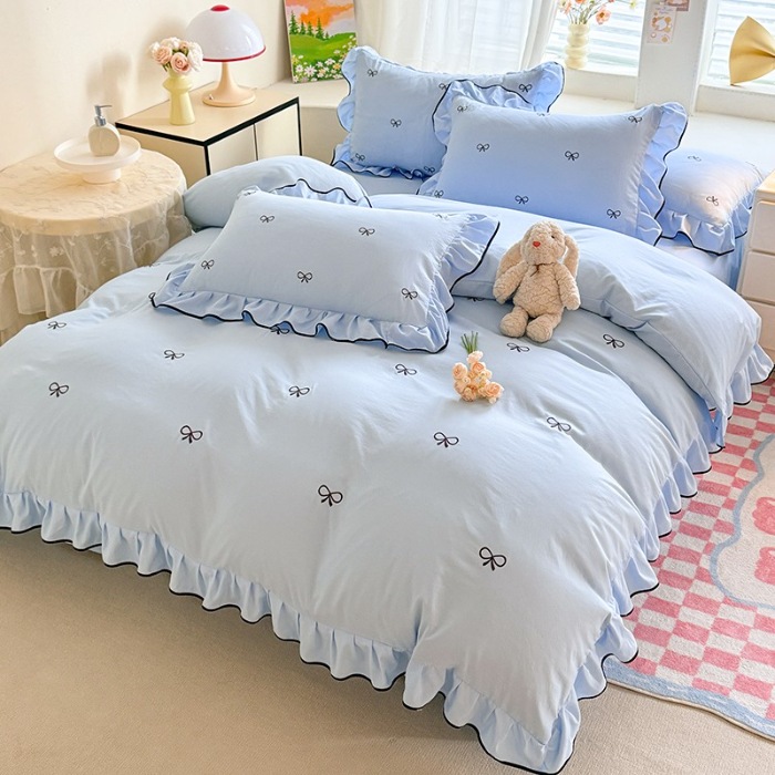 91家纺网 家纺一手货源 找家纺 苏米娜2025春夏新品韩版超柔水洗棉蝴蝶结刺绣针织棉双层纱床裙款四件套纯棉棉麻全棉小香风公主风床裙款四件套甜美少女心 蝶儿飞飞-婴儿蓝