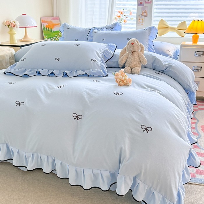 91家纺网 家纺一手货源 找家纺 苏米娜2025春夏新品韩版超柔水洗棉蝴蝶结刺绣针织棉双层纱床裙款四件套纯棉棉麻全棉小香风公主风床裙款四件套甜美少女心 蝶儿飞飞-婴儿蓝