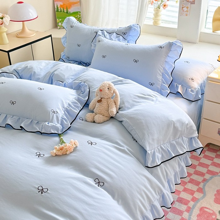 91家纺网 家纺一手货源 找家纺 苏米娜2025春夏新品韩版超柔水洗棉蝴蝶结刺绣针织棉双层纱床裙款四件套纯棉棉麻全棉小香风公主风床裙款四件套甜美少女心 蝶儿飞飞-婴儿蓝