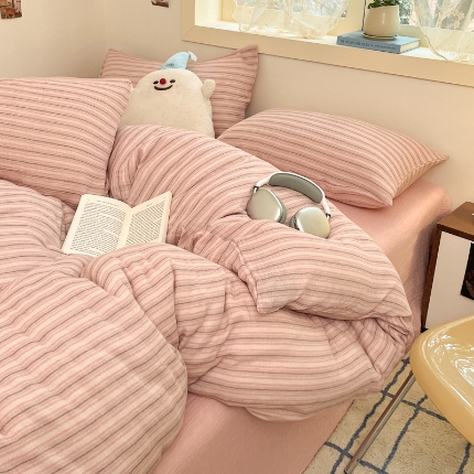 91家纺网 家纺一手货源 找家纺 （总）艾咪 2025新款条纹款全棉色织双层皱皱纱四件套