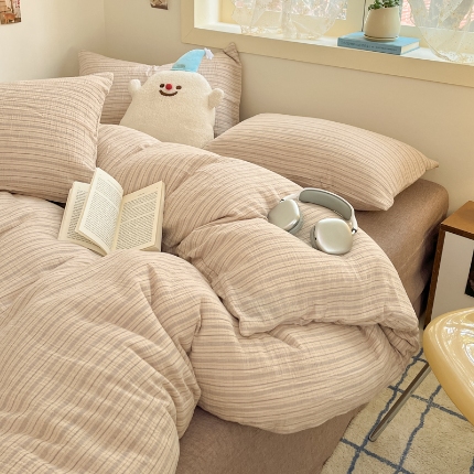 91家纺网 家纺一手货源 找家纺 （总）艾咪 2025新款条纹款全棉色织双层皱皱纱四件套