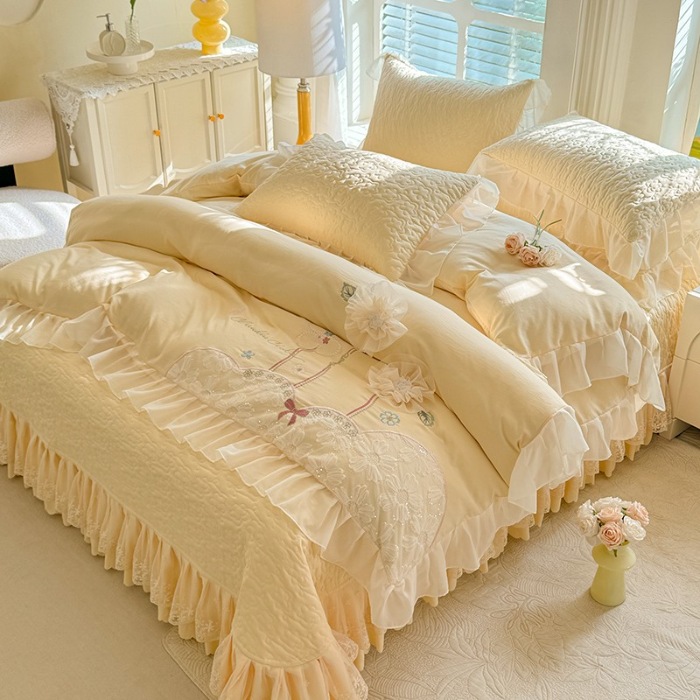 91家纺网 家纺一手货源 找家纺 苏米娜2025韩版花边公主风甜美少女心水洗棉夹棉床盖款四件套泡泡棉双层纱棉麻小竺棉纯棉全棉夏被床盖四件套 秘密花园--嫩黄