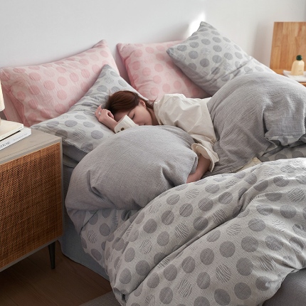 91家纺网 家纺一手货源 找家纺 （总）艾咪 全棉立体浮雕提花双层纱四件套